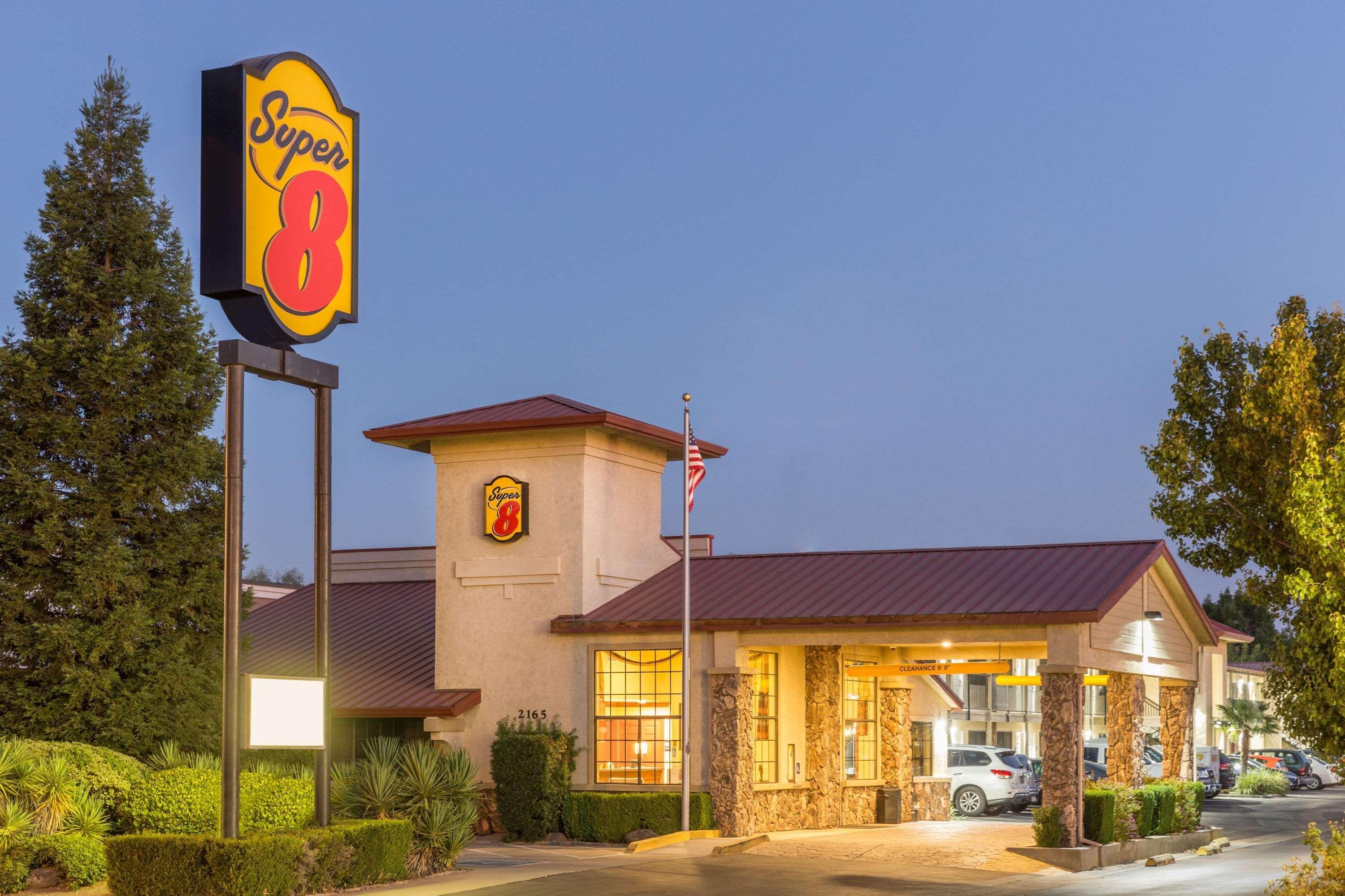Motel Super 8 By Wyndham Corning Exterior foto